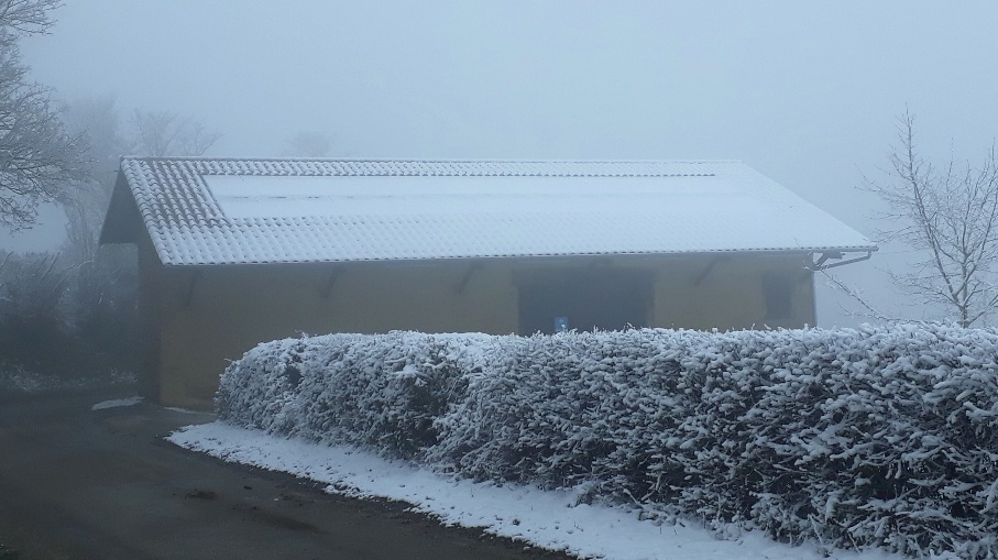 la grange sous la neige